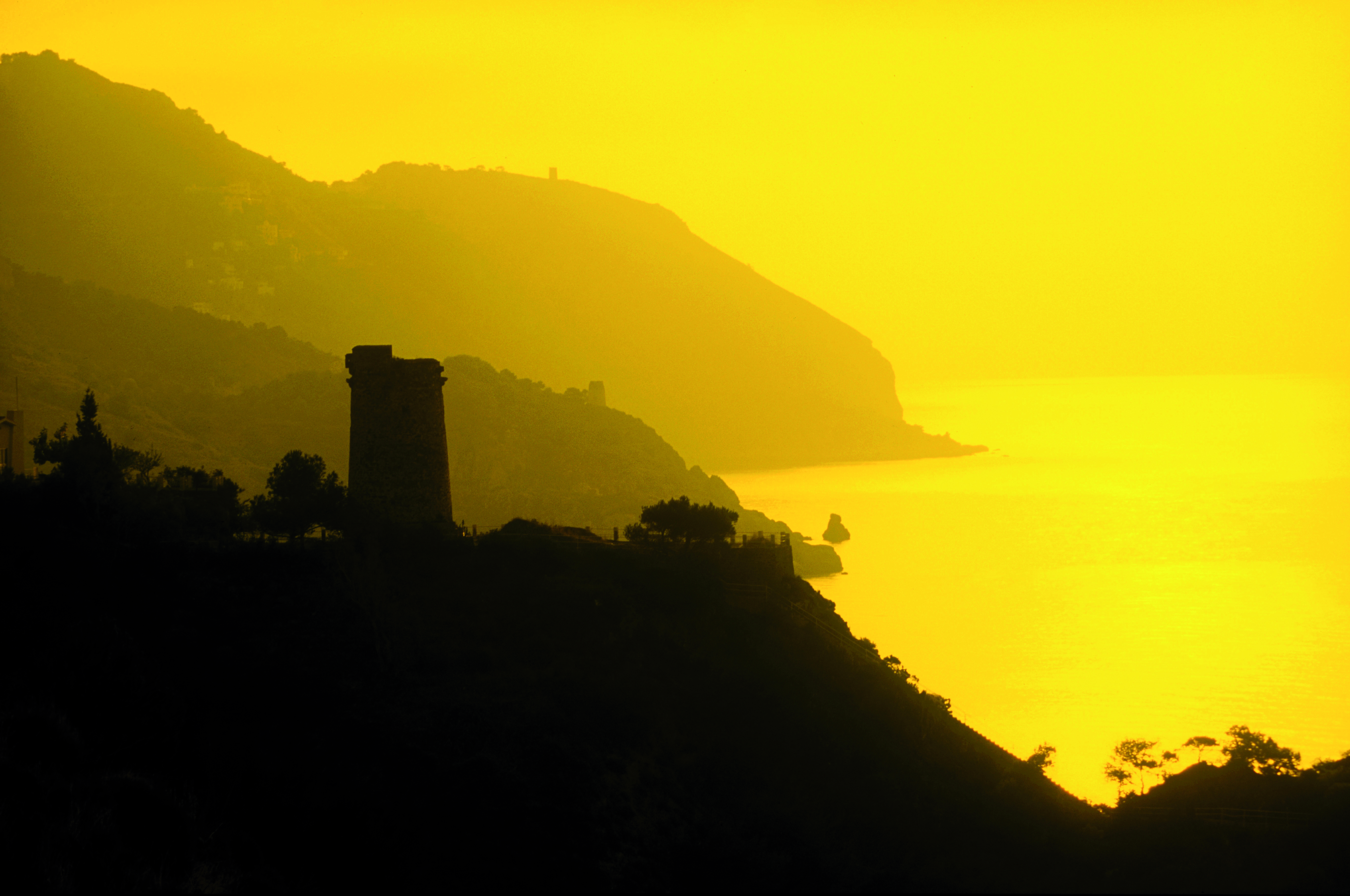 amanecer-en-los-acantilados-de-maro-cerro-gordo.-axarquia_o